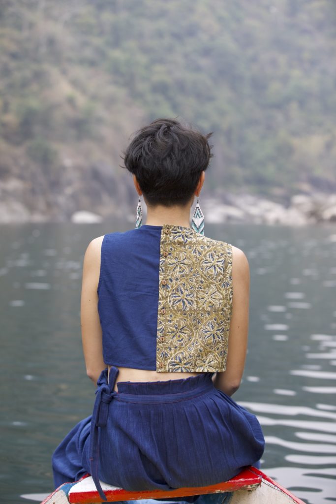 Top crop Inna bleu imprimé