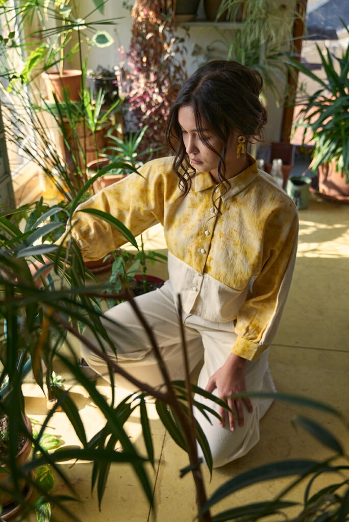 Chemise Hindi écoprint impression végétale oeillets d'Inde plantes