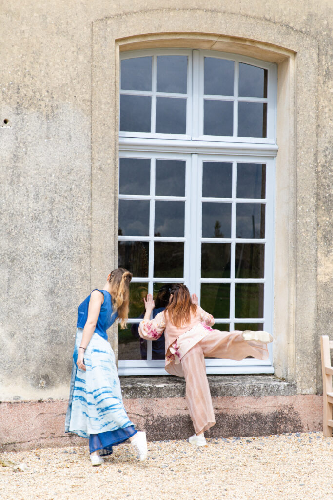 Collection vêtements femme en teinture naturelle indigo et rose avocat performance danse