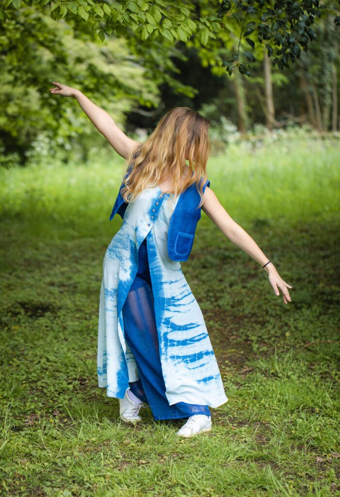 Robe Flow, pantalon Cléo et veste Lali teinture naturelle indigo