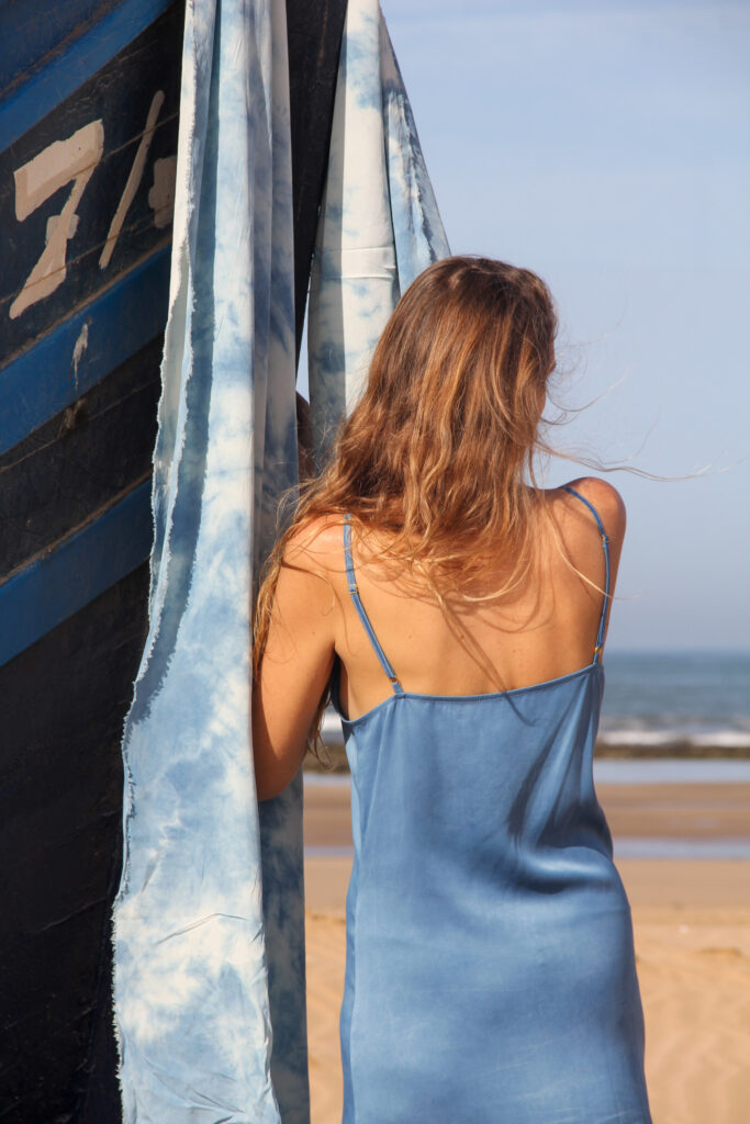 collection indigo Kosmic Blues - robe Flow soie dos